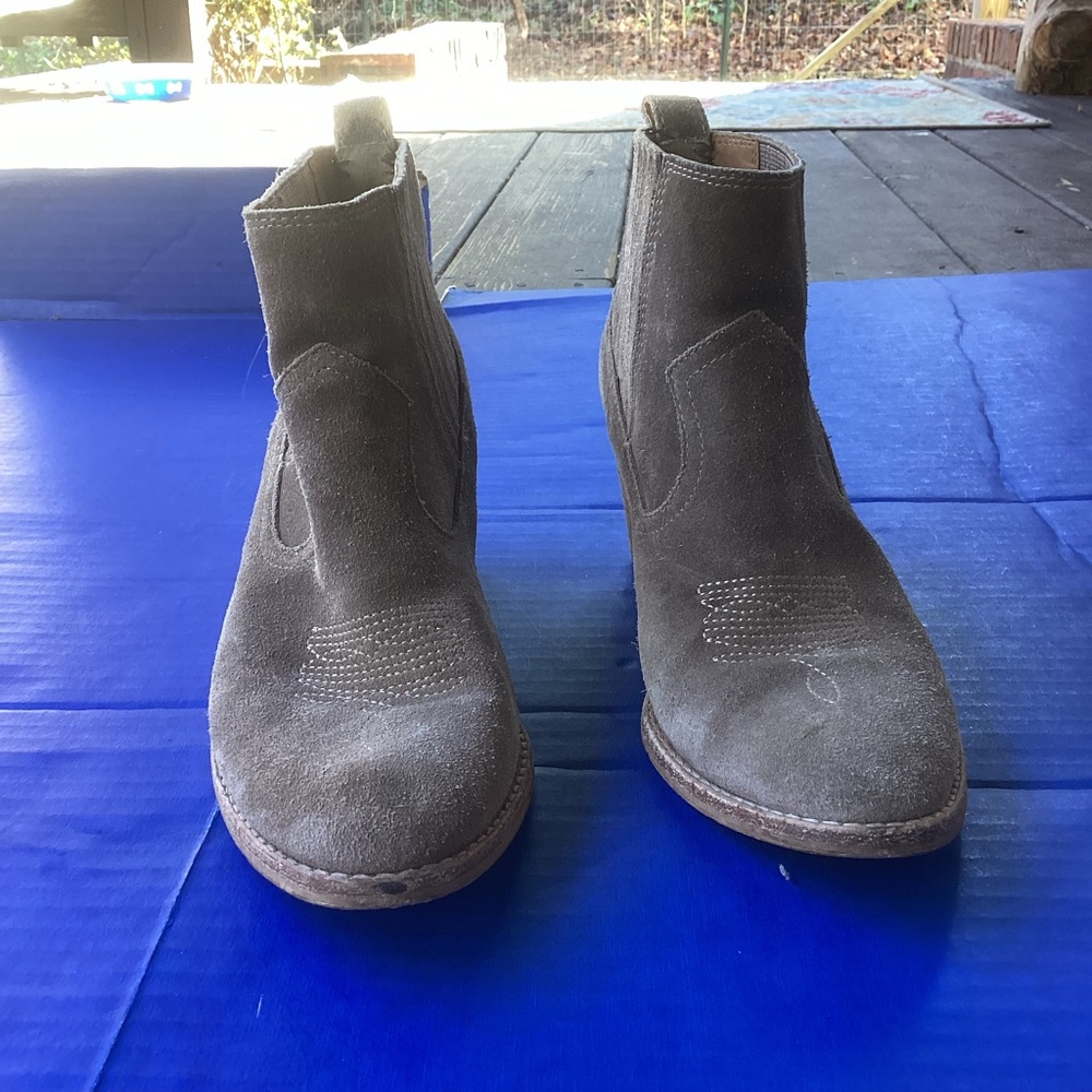 Dolce Vita Tan Suede Ankle Heeled SouthWestern Boots, size 8.5 - Picture 2 of 7